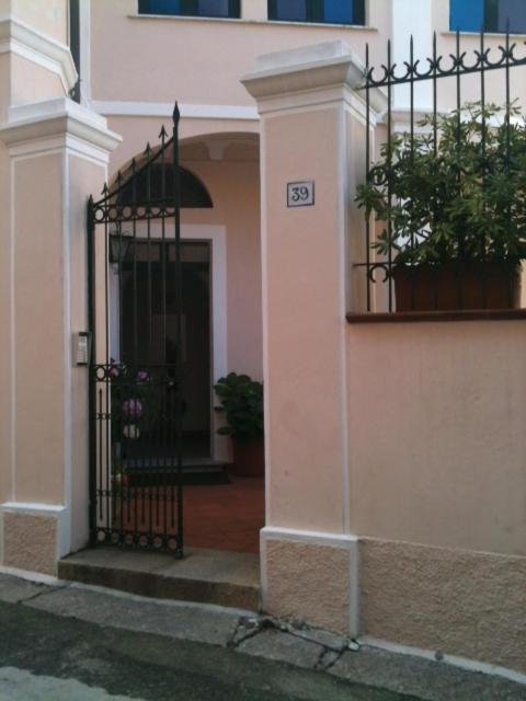 Monolocale In Villa Centrale La Maddalena  Zewnętrze zdjęcie